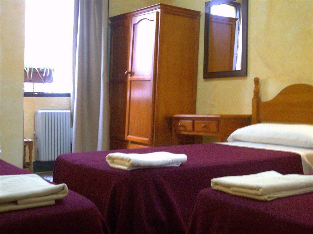 Hostal Lis Sevilla Exterior foto